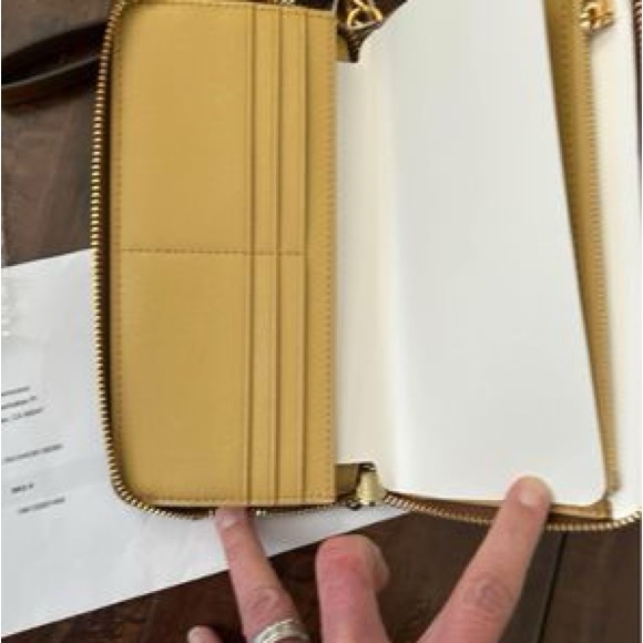 ***NEW*** TORY BURCH- ROBINSON ZIP CONTINENTAL WALLET - Picture 5 of 8